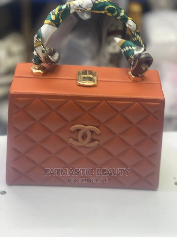 Elegant Clutch Bag - thumbnail 3