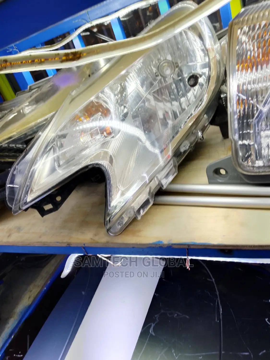 Nissan Note Headlight Available 