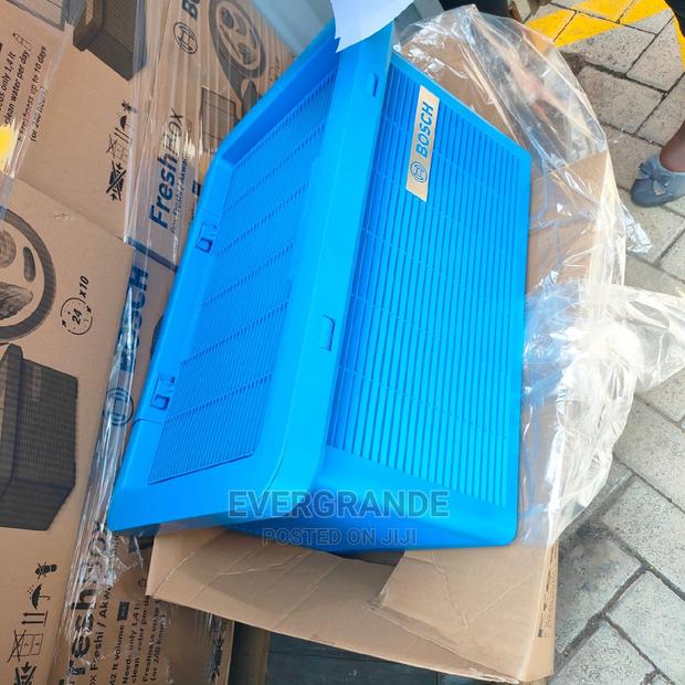 Bosch Cooler Box 42 Litres - thumbnail 2