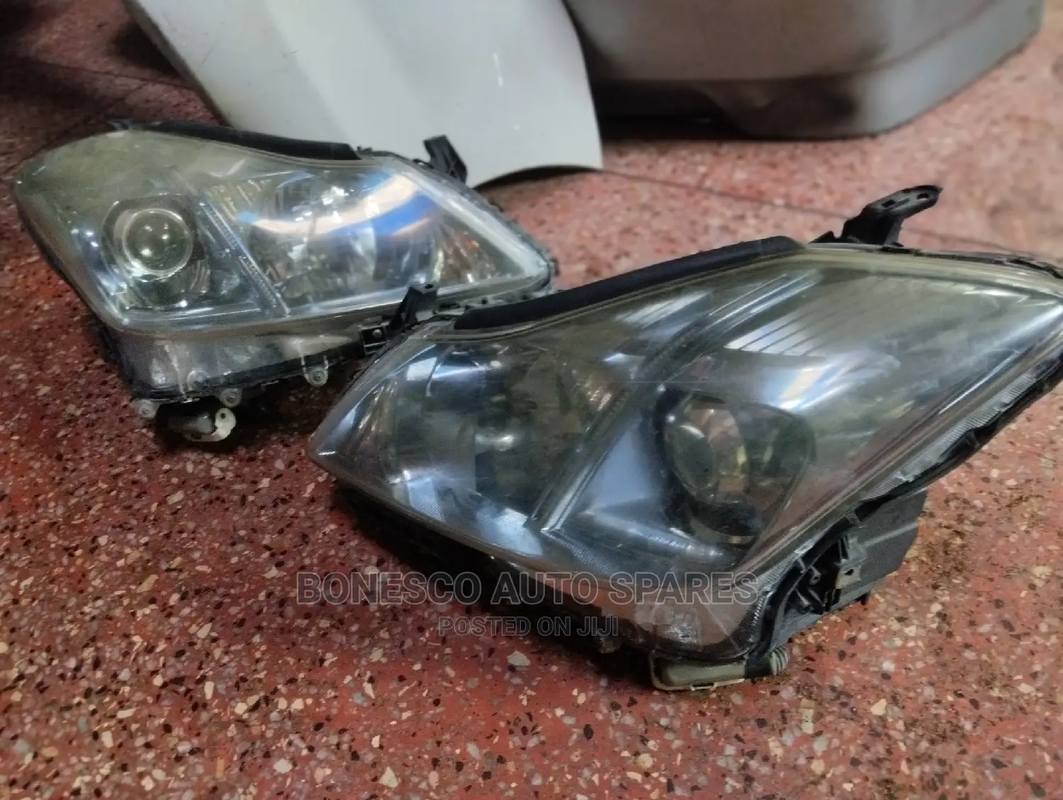 Toyota Crown Royal Saloon Xenon Headlight Assembly
