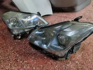 Toyota Crown Royal Saloon Xenon Headlight Assembly