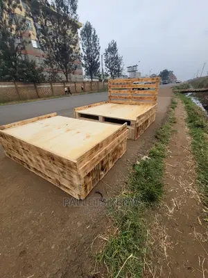 Pallet Bed- 4*6 (Detachable 009)