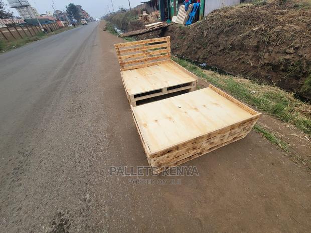 Exotic Pallet Bed- 4*6 Detachable With Blazed Wood