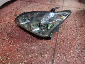 Harrier (240, No. 4) Left Xenon Headlight Assembly