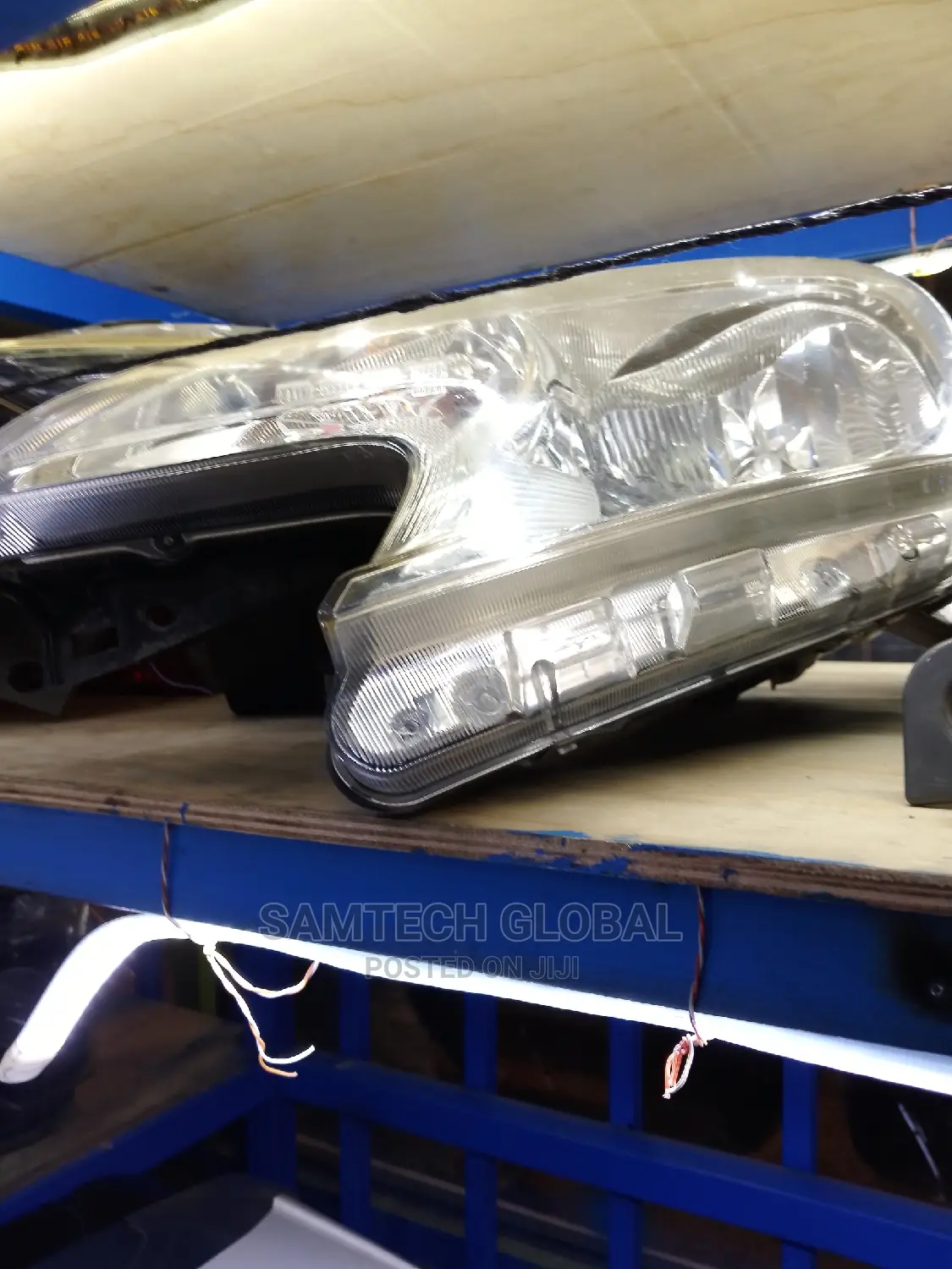 Quality Nissan Note Headlight Available 