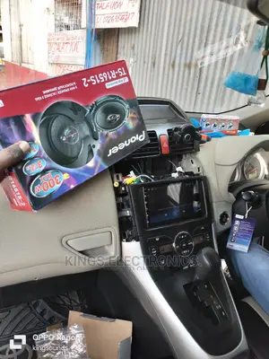 Toyota Auris Screen Installation.