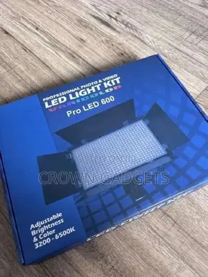 LED 600 Varicolor Professional Video Light With Stand