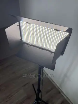 Professional LED 600 PRO With Battery Charger