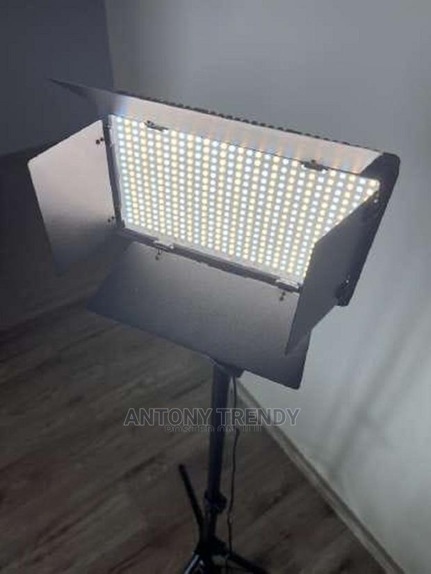 Professional LED 600 PRO With Battery Charger - main view