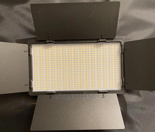 LED 600 PRO With Battery Charger With Stand