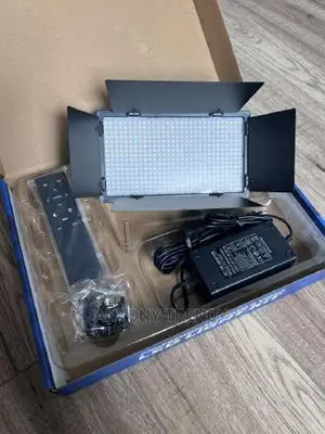 LED 600 Varicolor Professional Video Light With Stand