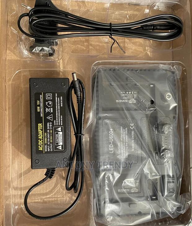 600 Varicolor Professional Video Light With Stand - main view