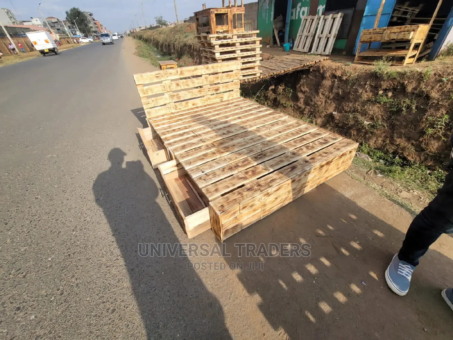 Pallets Bed With Big Drawers 5*6 Pallet Bed With Storage in Kasarani