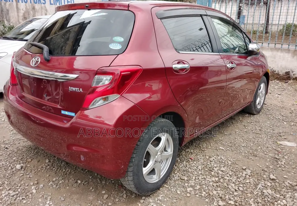 Toyota Vitz 2016 Red