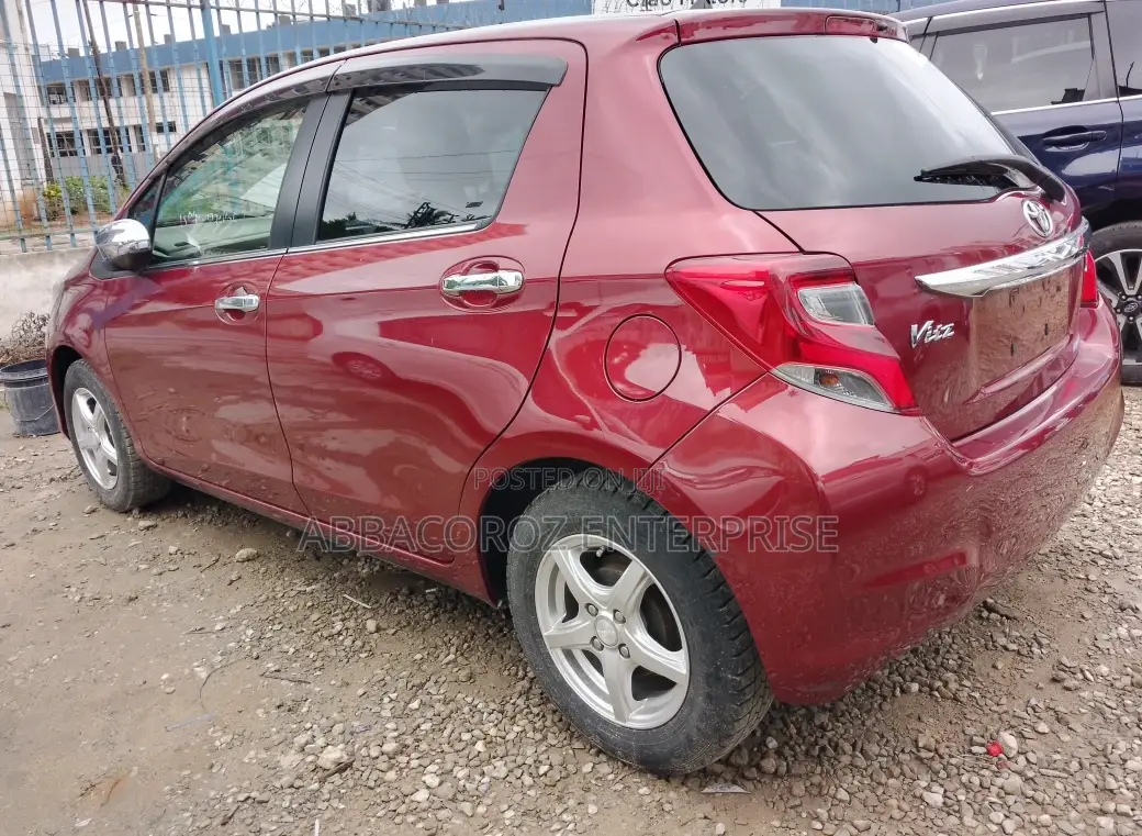 Toyota Vitz 2016 Red
