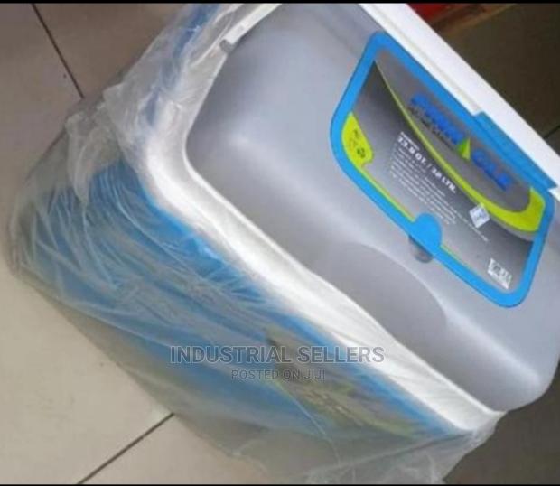 Very Strong 32l Cooler Box - main view