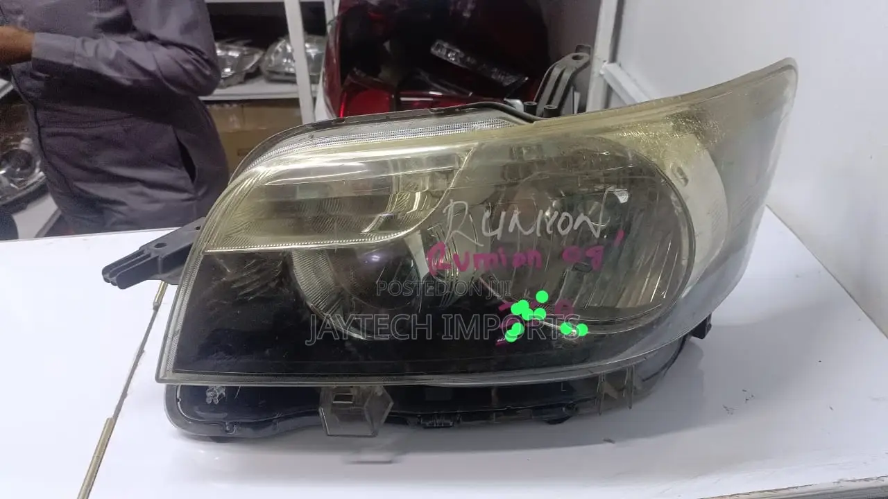 Toyota Rumion Headlights