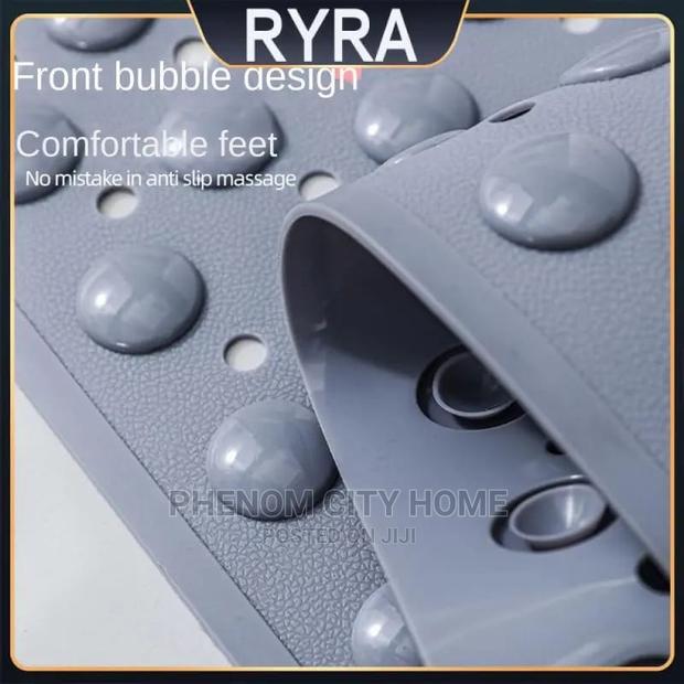 Antislip Bathroom Mat With Scrubber - thumbnail 2