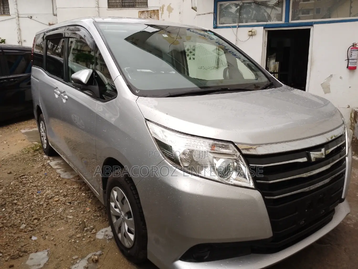 Toyota Noah 2016 Silver