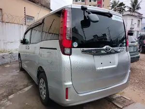 Toyota Noah 2016 Silver