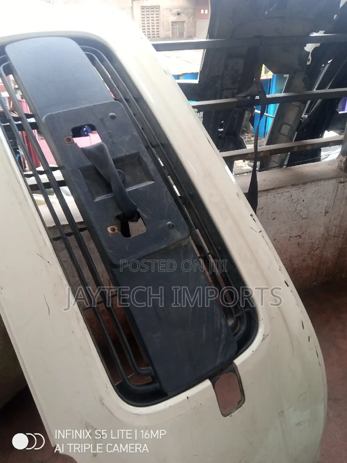 Toyota Porte Frontbumper