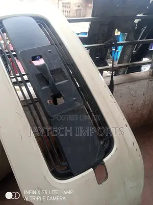 Toyota Porte Frontbumper