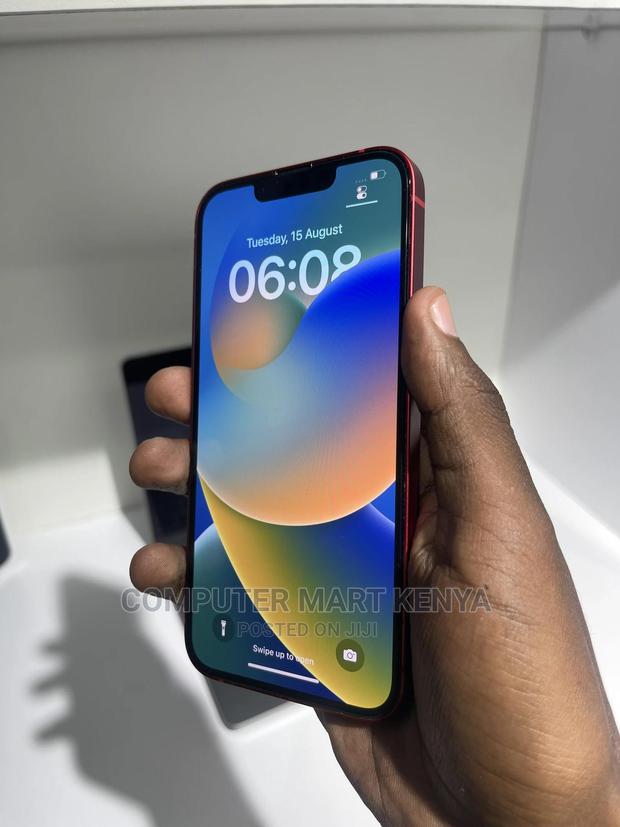 Apple iPhone 13 128 GB Red - main view