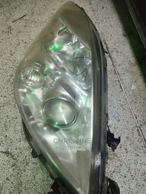 Toyota ISIS Xenon Headlight Clear RHS