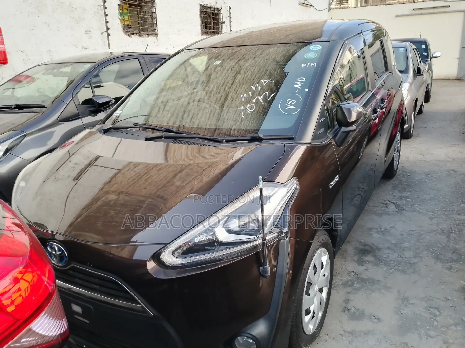 Toyota Sienta 2016 Brown