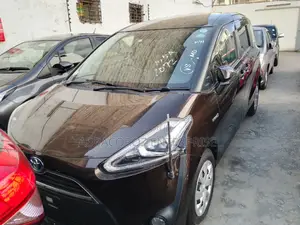 Toyota Sienta 2016 Brown