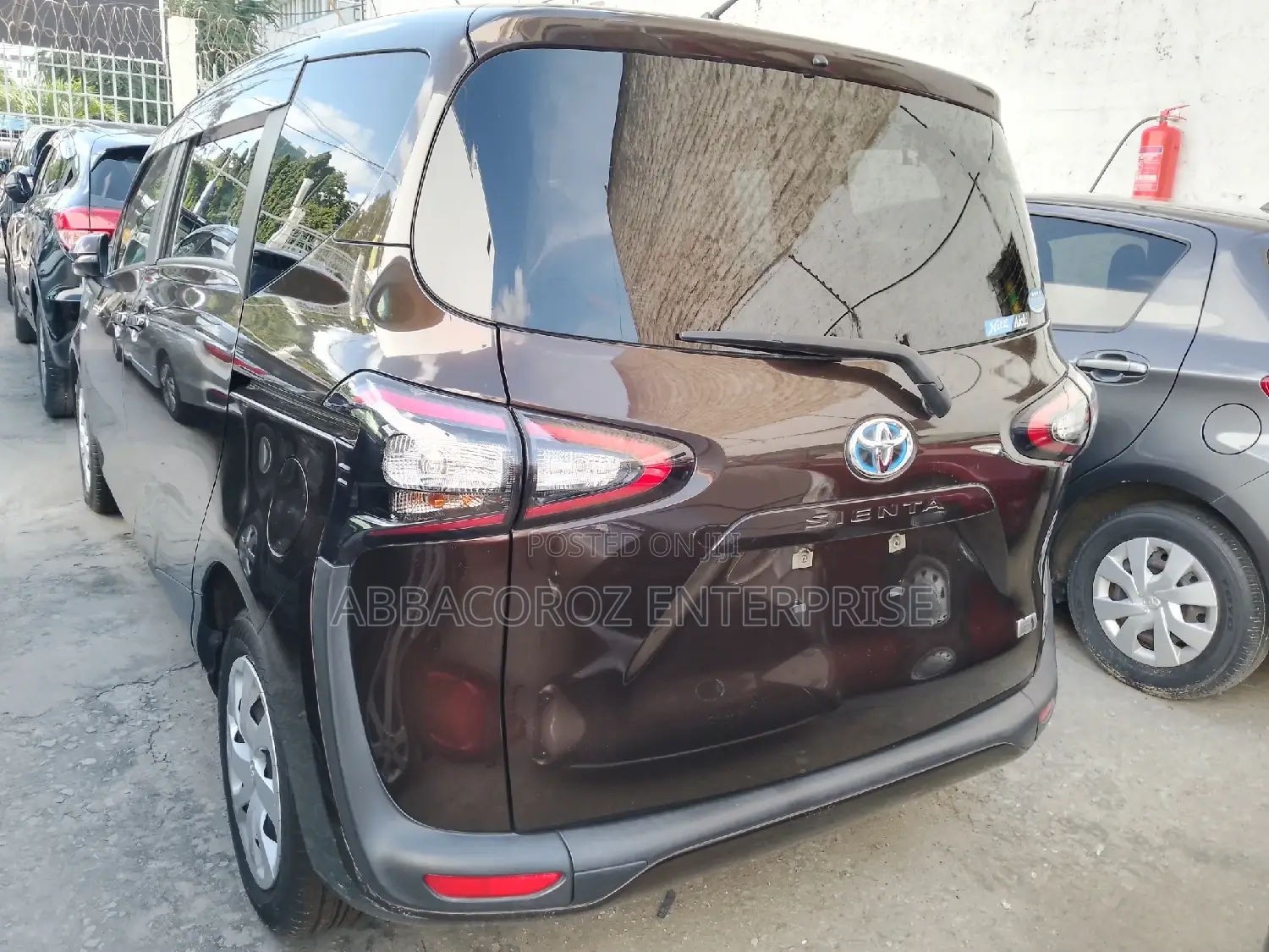 Toyota Sienta 2016 Brown