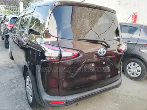 Toyota Sienta 2016 Brown