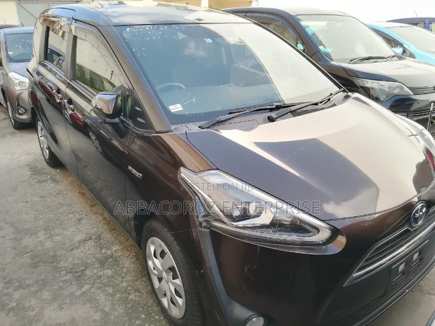 Toyota Sienta 2016 Brown