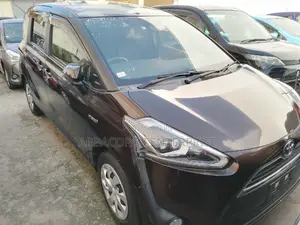 Toyota Sienta 2016 Brown
