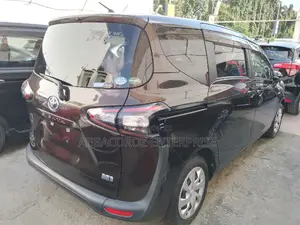 Toyota Sienta 2016 Brown