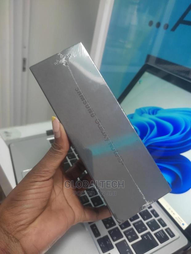 New Samsung Galaxy Note 10 Plus 256 GB Gold - thumbnail 2