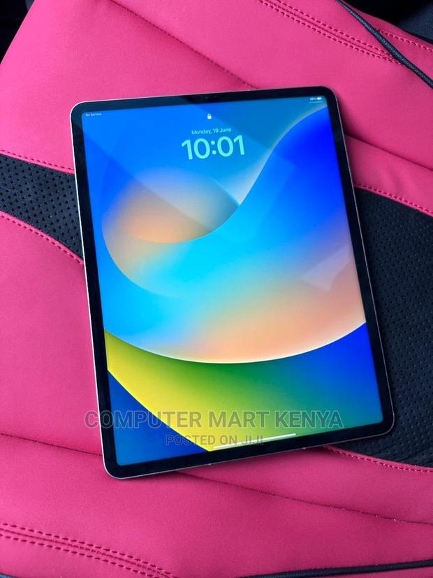 New Apple iPad Pro 11 (2022) 256 GB Silver - main view