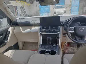 Toyota Land Cruiser 2022 White