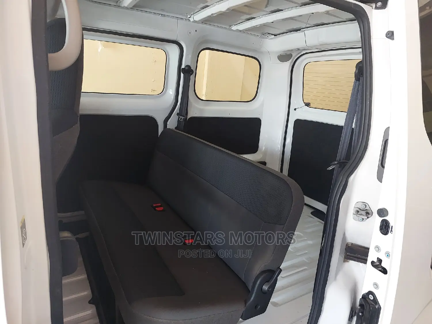 Nissan NV200 SV 2017 White