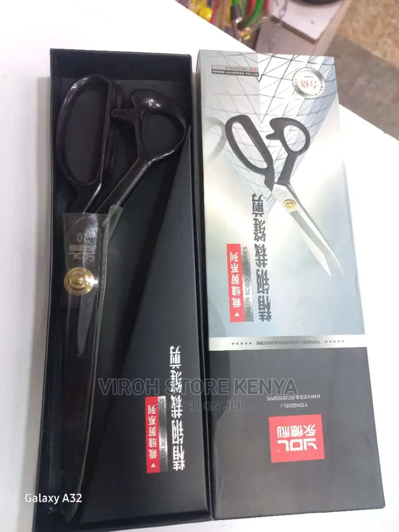Good Quality Tailoring Scissors / Paper Cutter
