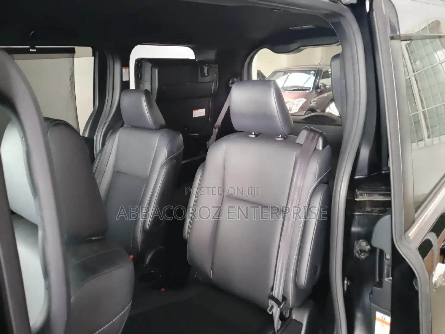 Toyota Esquire 1.8 FWD Hybrid (7 seater) 2016 Black