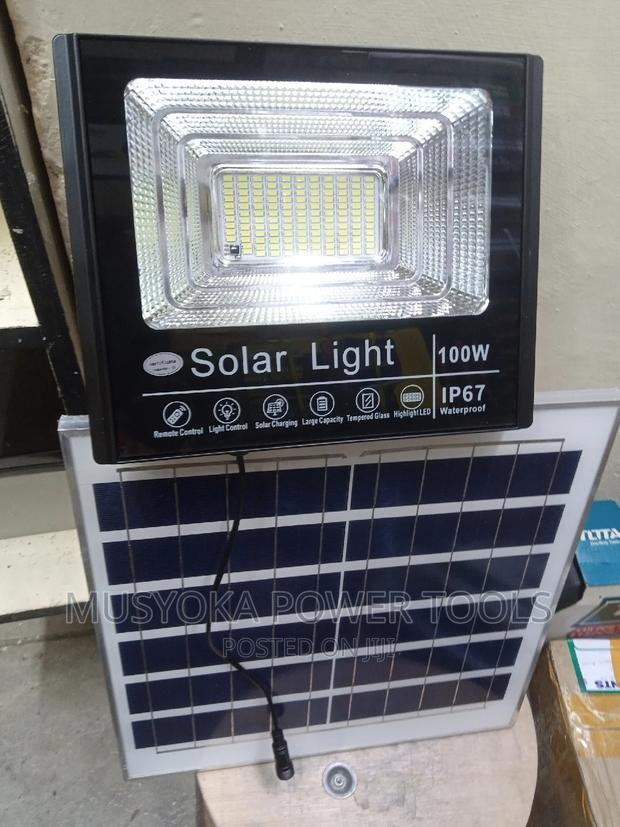 100watts Ip67 Solar Flood Light - main view