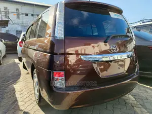 Toyota ISIS 1.8 L G-edition 4WD 2016 Brown