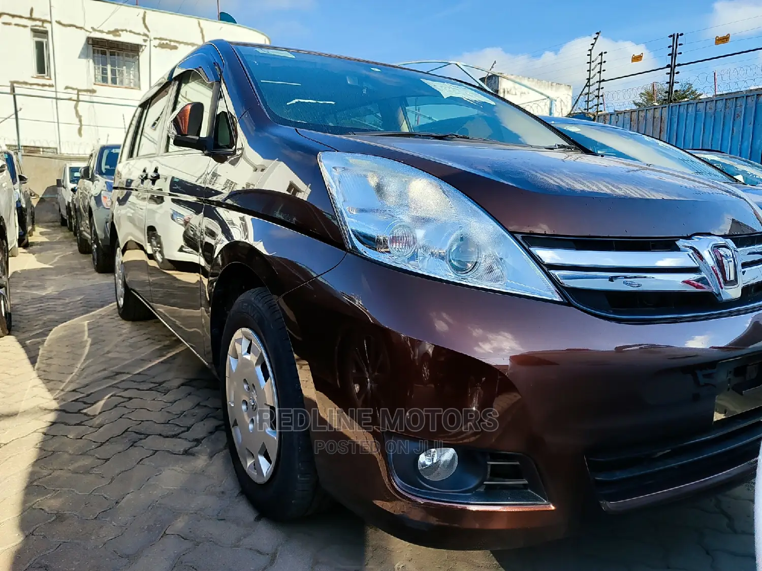 Toyota ISIS 1.8 L G-edition 4WD 2016 Brown