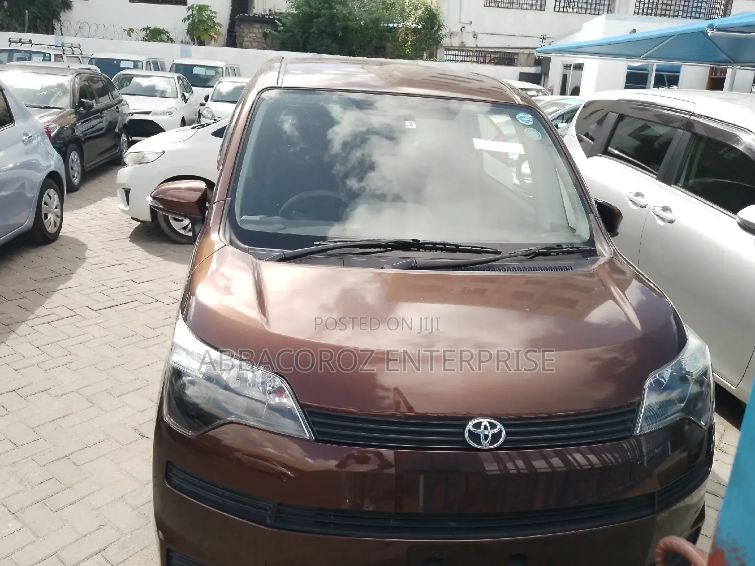Toyota Spade 2015 Brown