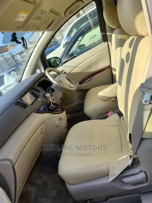 Toyota ISIS 1.8 L G-edition 4WD 2016 Brown