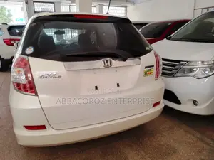Honda Fit Shuttle 2016 White