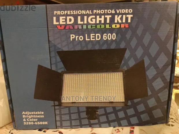 Video and Photo Led 600 Light Kit With Varicolour and Tripod