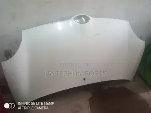 Toyota Sienta 08 Bonnet