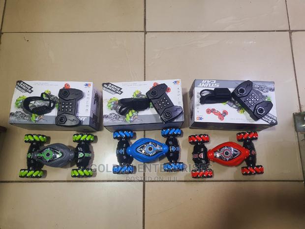 RC Stunt Car With Hand Gesture Control and Controller